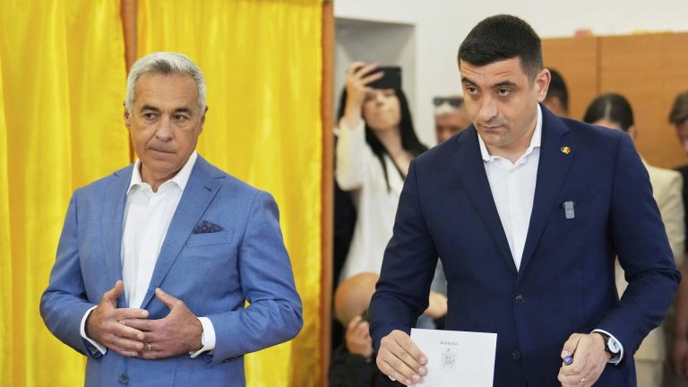 Vodca opozície Simion vedie v rumunských prezidentských voľbách so 40,96%