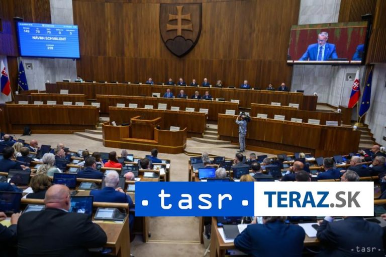 Poslanci začínajú stredajšie rokovanie správami z dielne NBS