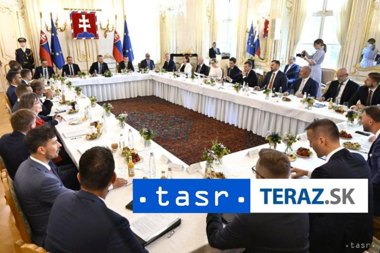 Prezident sa stretol s ministrami, hovorili o moderných technológiách