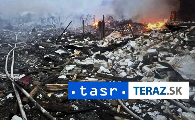 Ukrajina tvrdí, že pri útoku v Rusku zničila aspoň 13 lietadiel