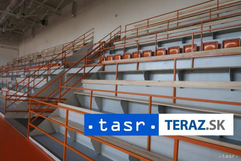 Zrútenie tribúny si vyžiadalo 3 mŕtvych