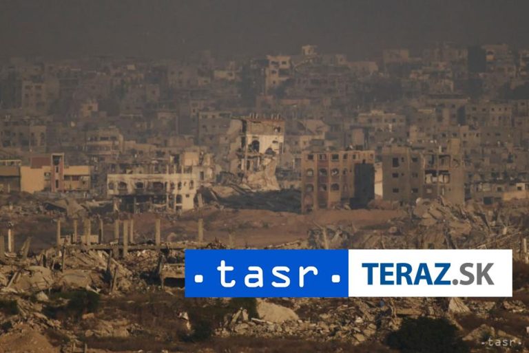 Izrael útočil v Gaze, obeťami sú aj deti čakajúce pred klinikou