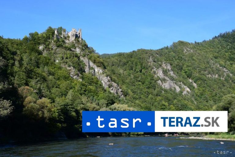 Pltníci otvorili na Váhu 27. sezónu, trápi ich nízky prietok vody