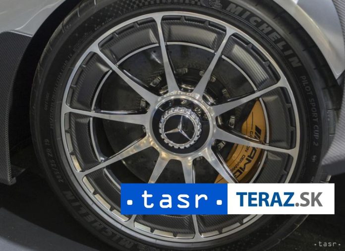 Predaj-aut-Mercedes-Benz-klesol-v-2-stvrtroku-o-takmer-desatinu.jpg