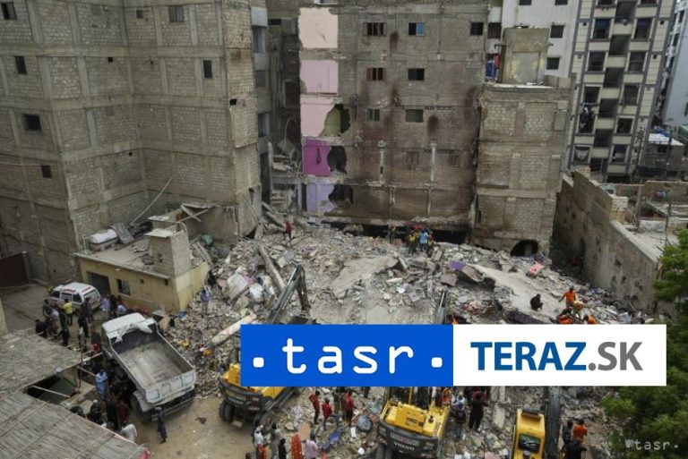 Pri zrútení budovy v chudobnej štvrti v Pakistane zahynulo 27 ľudí
