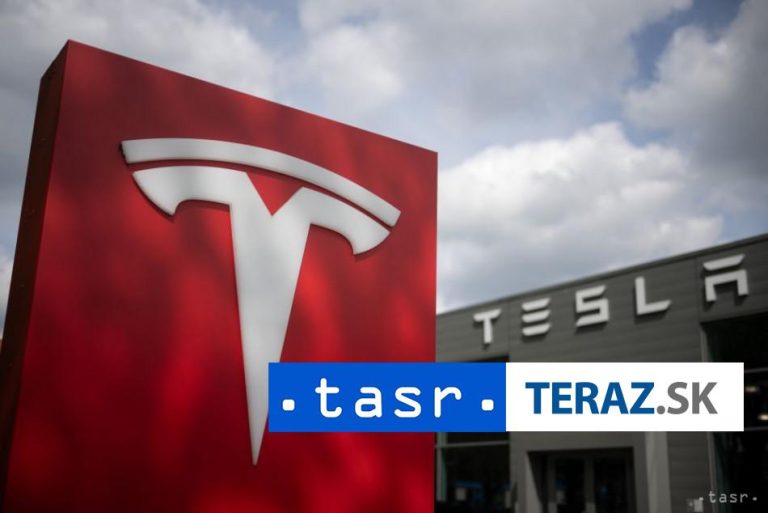 Auto bez vodiča? Úrady prešetrujú Teslu po 14 nehodách