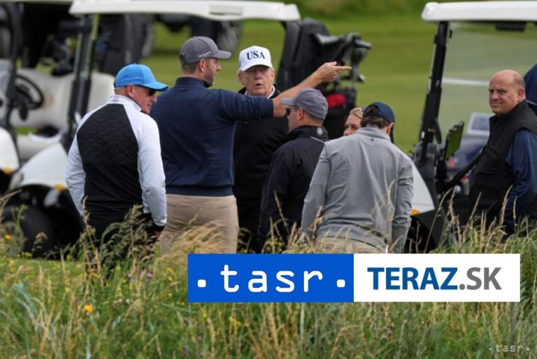 Trump si počas návštevy Škótska zahral golf, krajinu čakajú protesty
