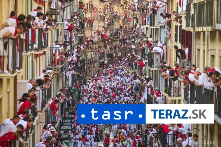 V španielskej Pamplone sa počas behu s býkmi zranilo päť ľudí