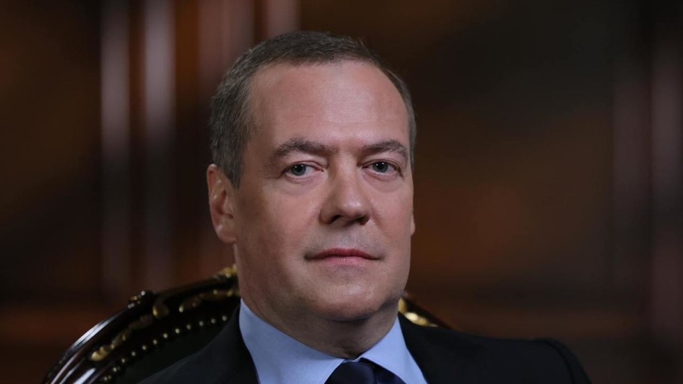 Anslus-NATO-Dmitrij-Medvedev-SlovenskoVeciVerejnecom.jpg