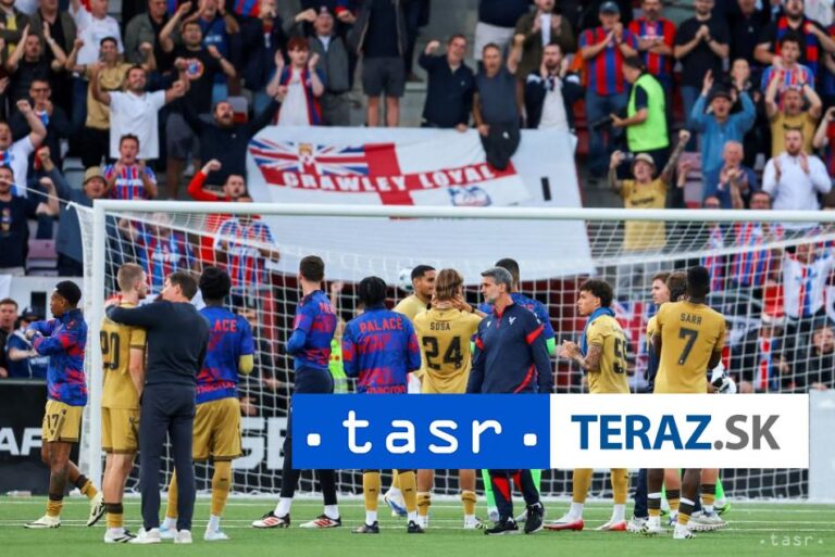 Crystal Palace získal útočníka Pina z Villarrealu ako náhradu za Ezeho