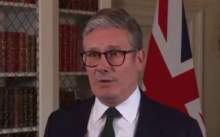 Cyrus-Starmer-uviedol-ze-kazdy-kto-uverejnil-druhy-den-britsky.jpeg
