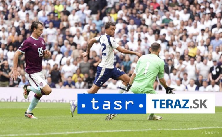 Dúbravkovi nevyšiel debut, ako prvý brankár v PL porušil nové pravidlo