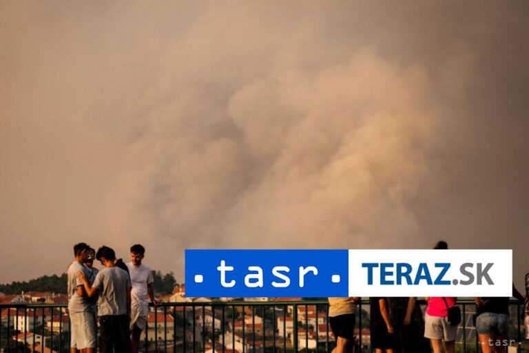 Pri boji s lesným požiarom v Portugalsku zahynul ďalší hasič