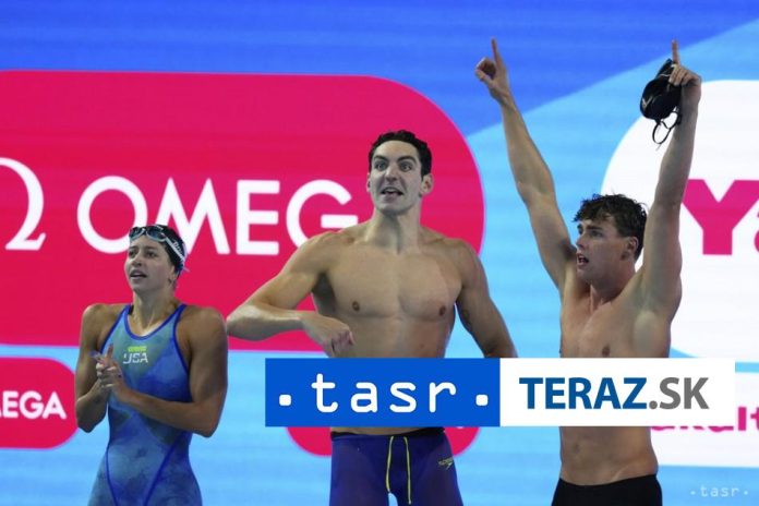 Mix-stafeta-USA-vytvorila-svetovy-rekord-na-4x100-m-v.jpg