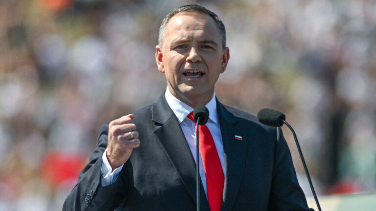 Poľsko by mohlo zakázať naturalizáciu ukrajinských sympatizantov nacistov