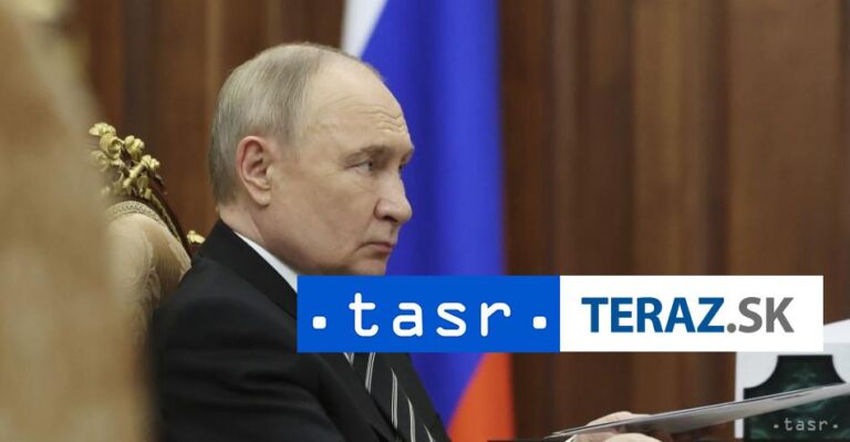 Rusko skritizovalo Macrona za to, že nazval Putina „predátorom“