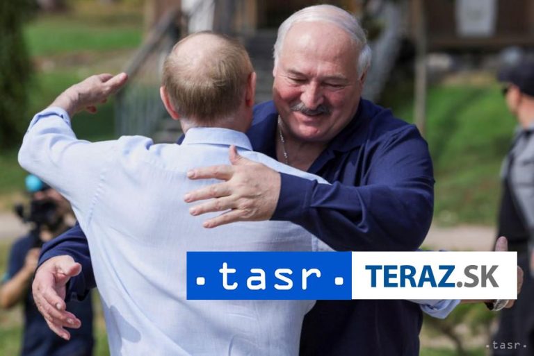 Trump hovoril s Lukašenkom o summite s Putinom a prijal pozvánku