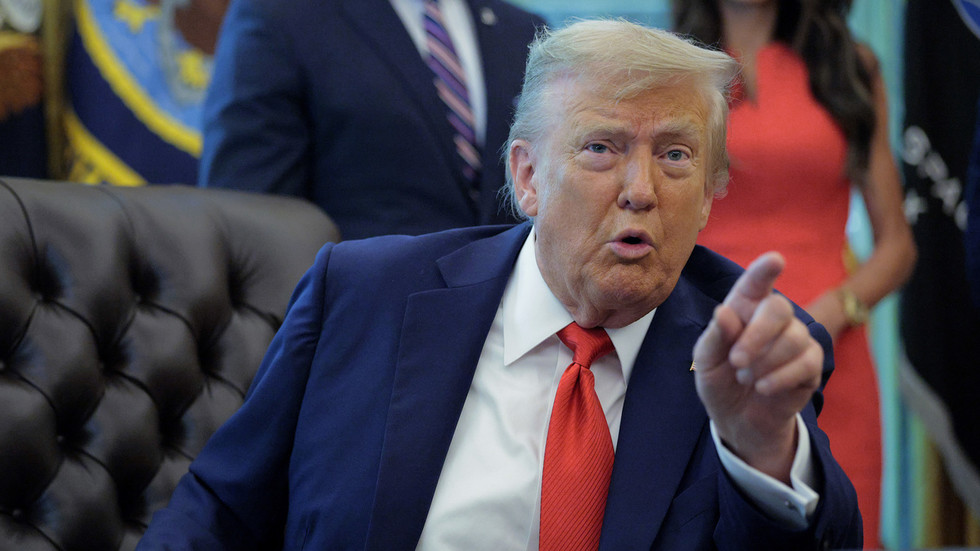 Trump-hrozi-Ukrajine-sankciami-a-clami.jpg