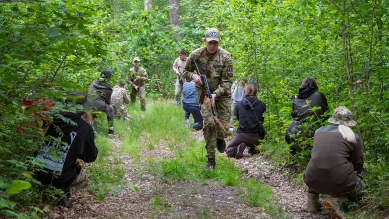 Ukrajina spustí vojenský výcvik pre tínedžerov už od 14 rokov – oficiálne
