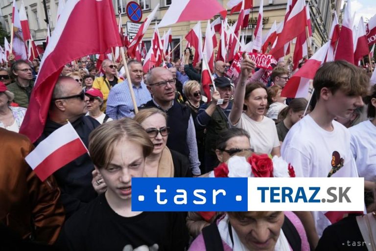 V Poľsku sa pred Sejmom zhromažďujú davy podporovateľov Nawrockého
