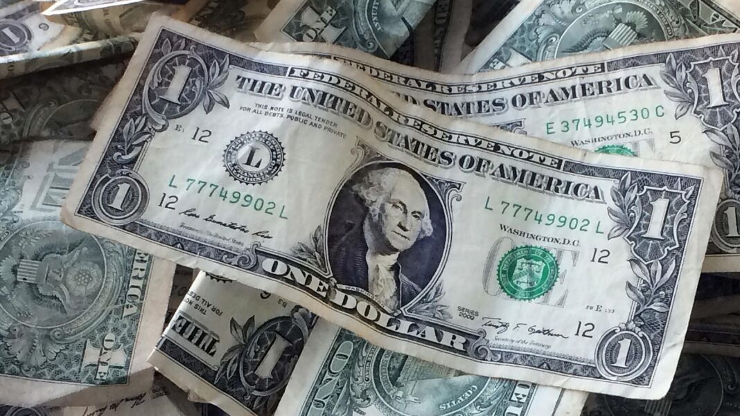 Dollar-nevyhnutne-klesne-ekonomiky-by-sa-mali-zjednotit-aby-zabranili.jpg