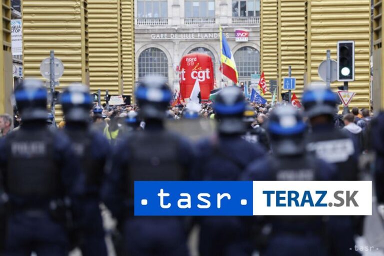 Podľa francúzskych úradov na protestoch demonštrovalo 500.000 ľudí