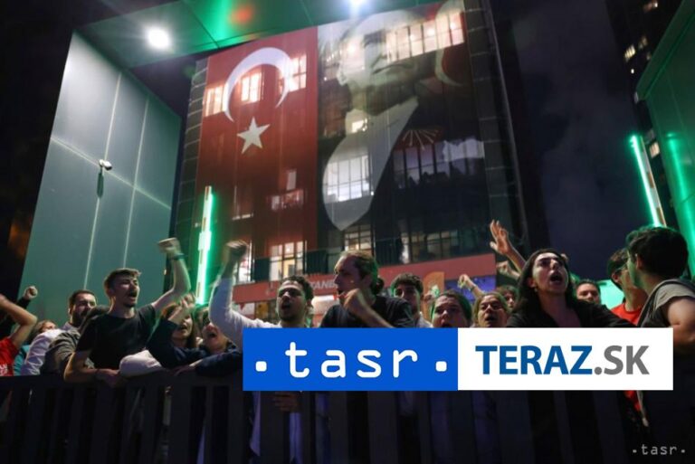 Polícia použila proti prívržencom opozície v Istanbule slzotvorný plyn