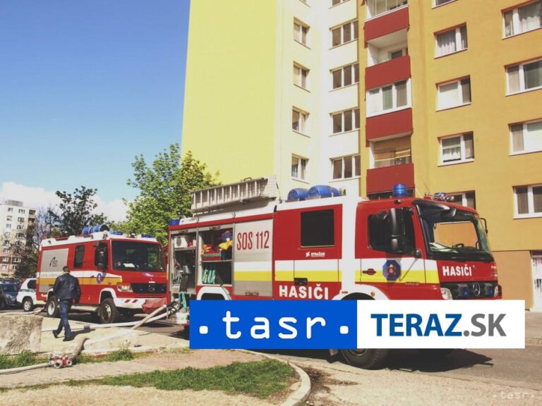Pre podzemný únik plynu museli z bytového domu evakuovať desiatky ľudí