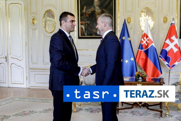 Prezident odporúča vláde zaoberať sa správou SAV k vakcínam čím skôr