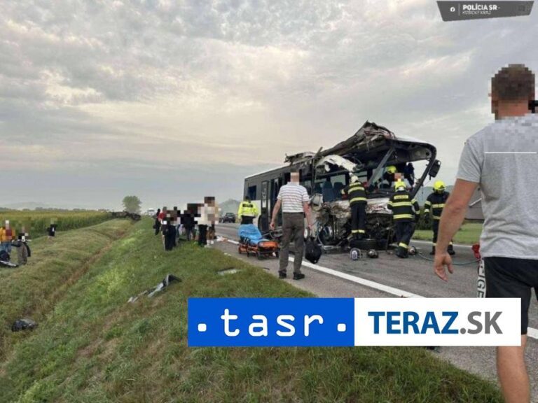 Pri Drienovci sa zrazili nákladné auto a autobus, hlásia zranených