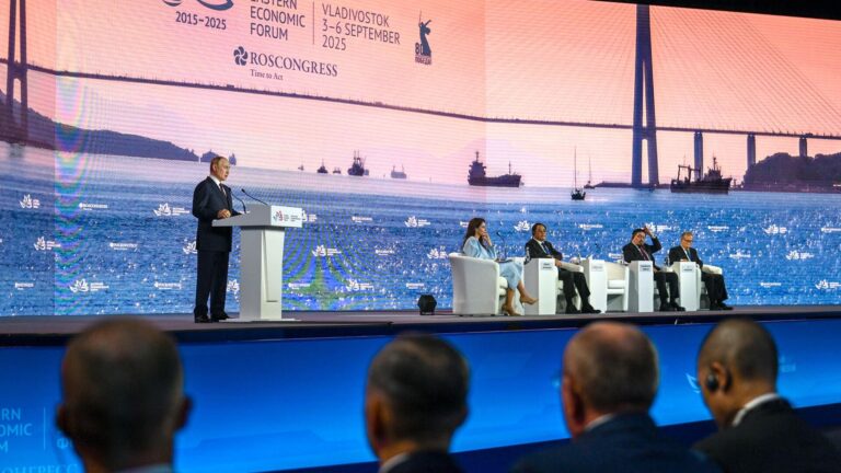 Putin odhaľuje plán transformovania ruského Ďalekého východu na kovový centrum vzácnych zemín