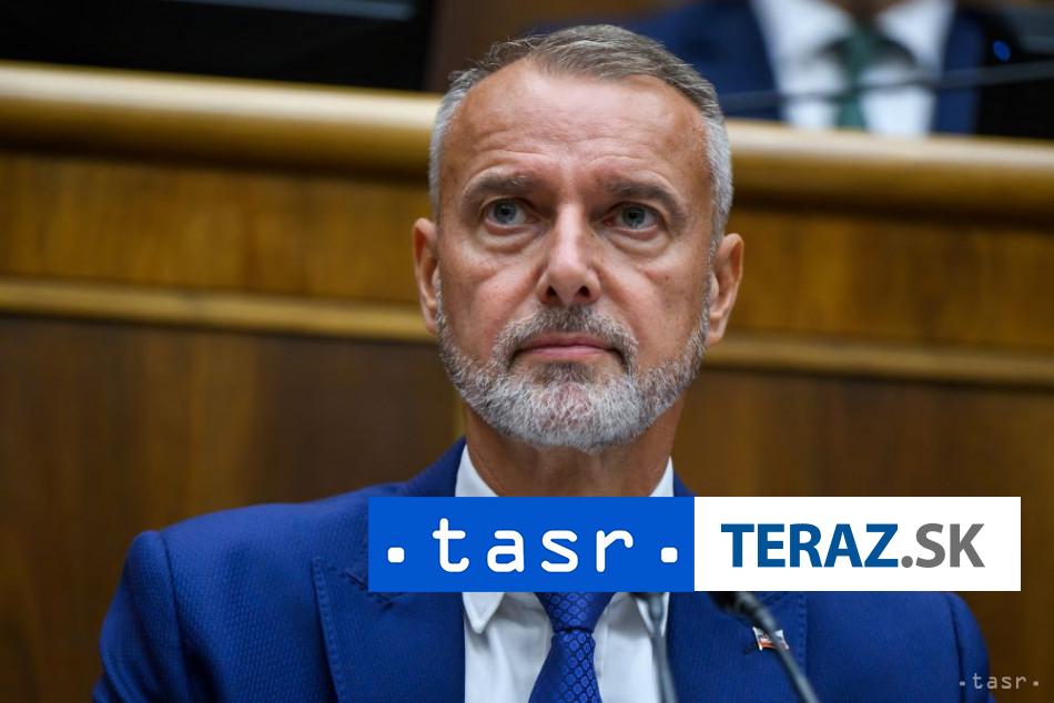 RasiPlaty-poslancov-sa-buduci-rok-v-suvislosti-s-konsolidaciou-znizia.jpg