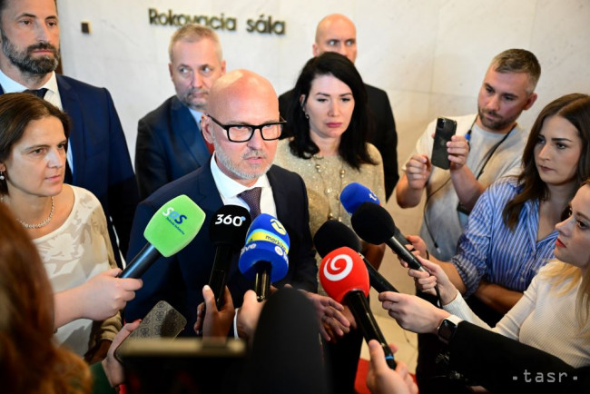 Reakcie opozičných poslancov na schválenie novely ústavy