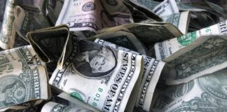 USA sa snažia ukončiť ukrajinskú vojnu, aby ochránili rezervnú úlohu dolára – správa