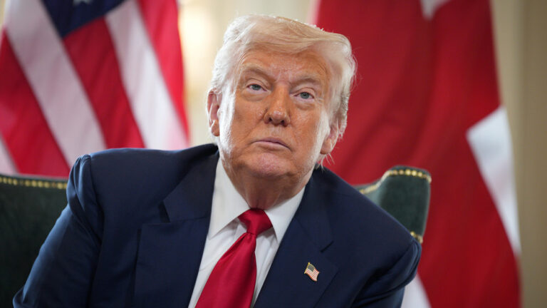 Trump tvrdí, že za Putina a Zelenského „bude musieť všetko hovoriť“