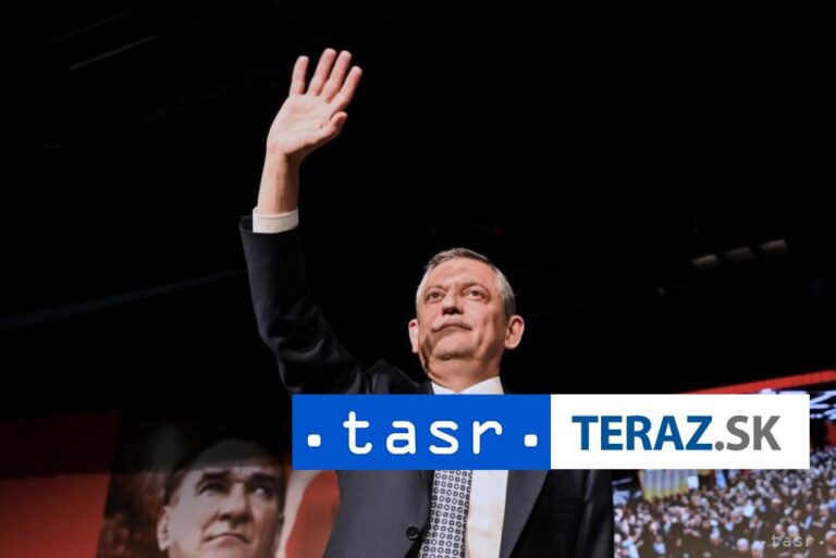 Turecky súd anuloval výsledky oblastného kongresu CHP