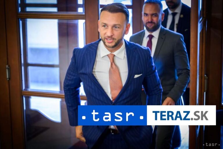 Hlas-SD trvá na tom, aby nevzrástli príjmy poslancov a ministrov