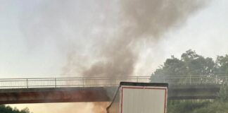 ZVÝŠTE OPATRNOSŤ: Na D2 horí kamión