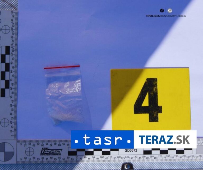 Zadržali štyroch ľudí pre podozrenie z drog