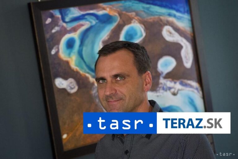 Albert II. pokrstil novú knihu ZEM slovenského fotografa Kuliseva