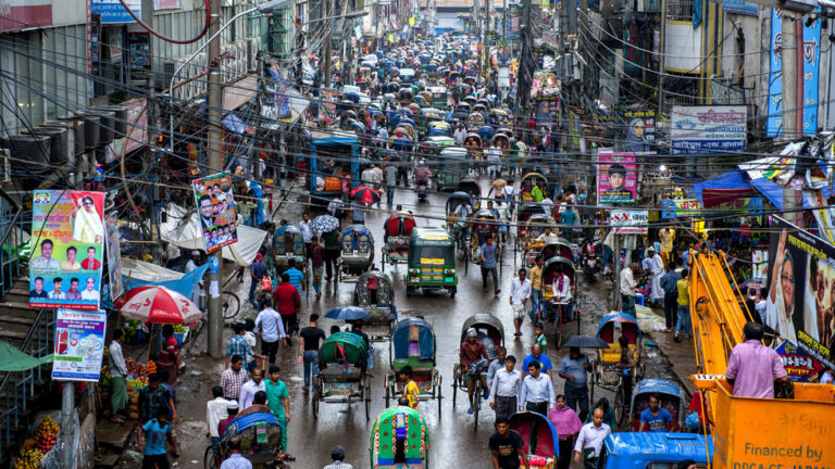 Americké clá by mohli spomaliť tempo rastu južnej Ázie, tvrdí Svetová banka