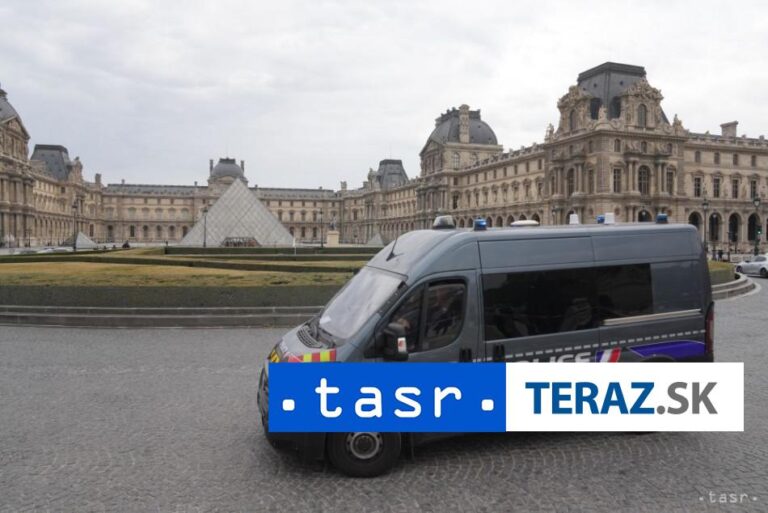 Časť šperkov z parížskeho múzea Louvre previezli do národnej banky