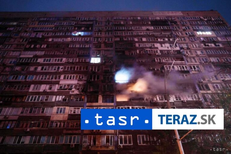 Časti Kyjeva zostali po masívnom ruskom útoku bez elektriny a vody