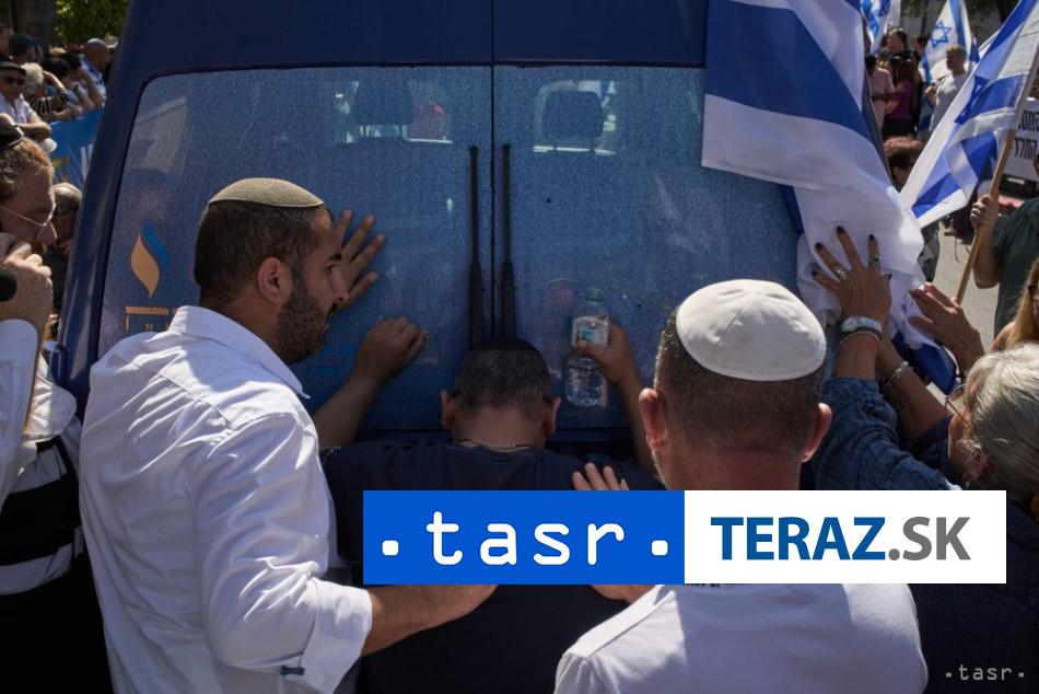 Cerveny-kriz-sprevadzal-Hamas-pri-hladani-tiel-rukojemnikov.jpg