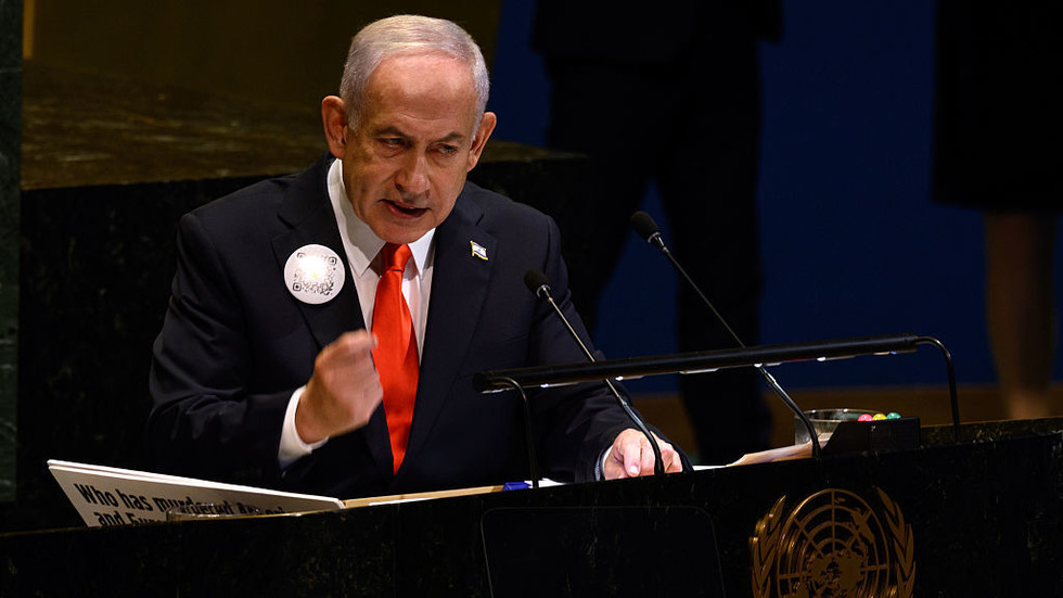 Izrael-kritizoval-Netanjahuovu-podobizen-zavesenu-na-zeriave-v-Turecku-VIDEO.jpg