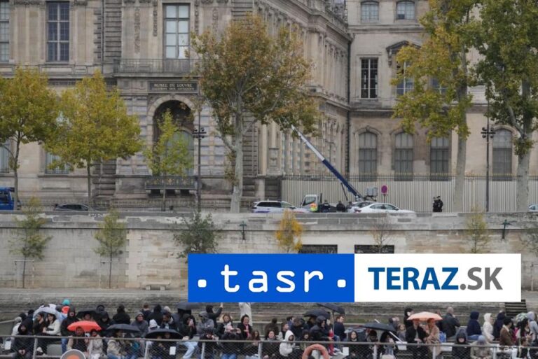 Zlodeji v Louvri spôsobili škodu za asi 88 miliónov eur