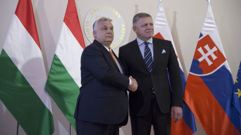 Maďarsko hľadá protiukrajinskú alianciu, tvrdí Orbánov poradca
