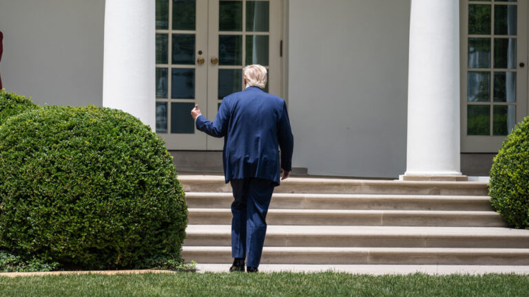 Maďarský europoslanec tvrdí, že európski politici „ignorujú ocka Trumpa“