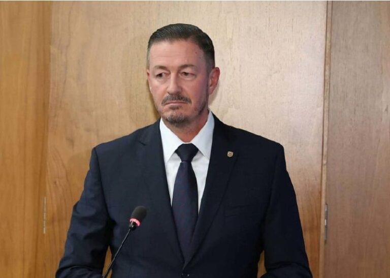 POINTA DŇA : KISS ODHALIL SVOJE PLÁNY AKO OBMEDZOVAŤ HOTOVOSŤKrátko odbočím od …