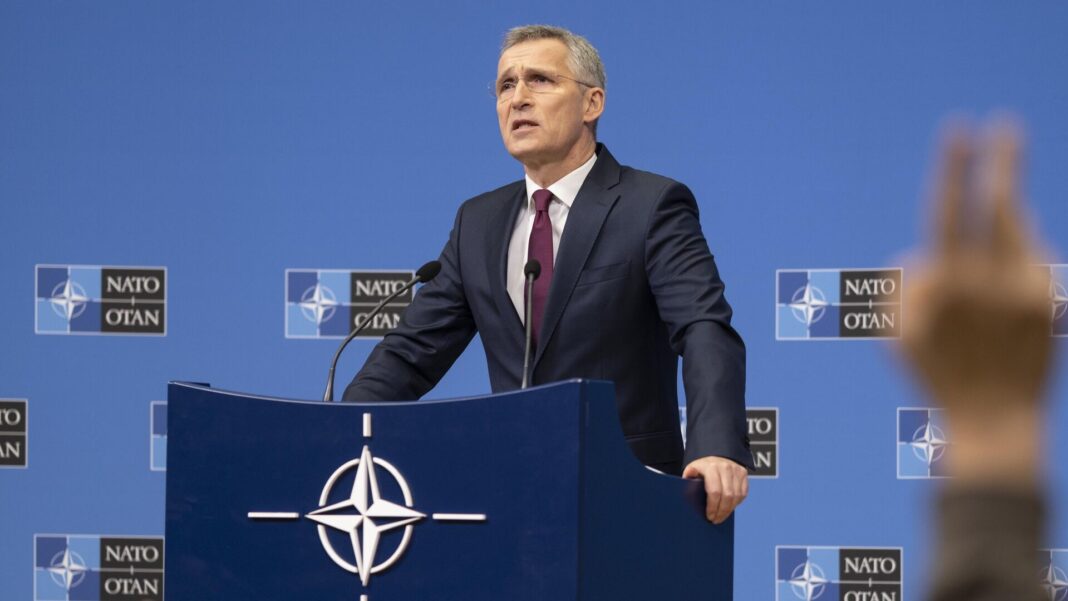 Panika-zo-summitu-Stoltenberg-si-pripomina-den-ked-NATO-takmer.jpg